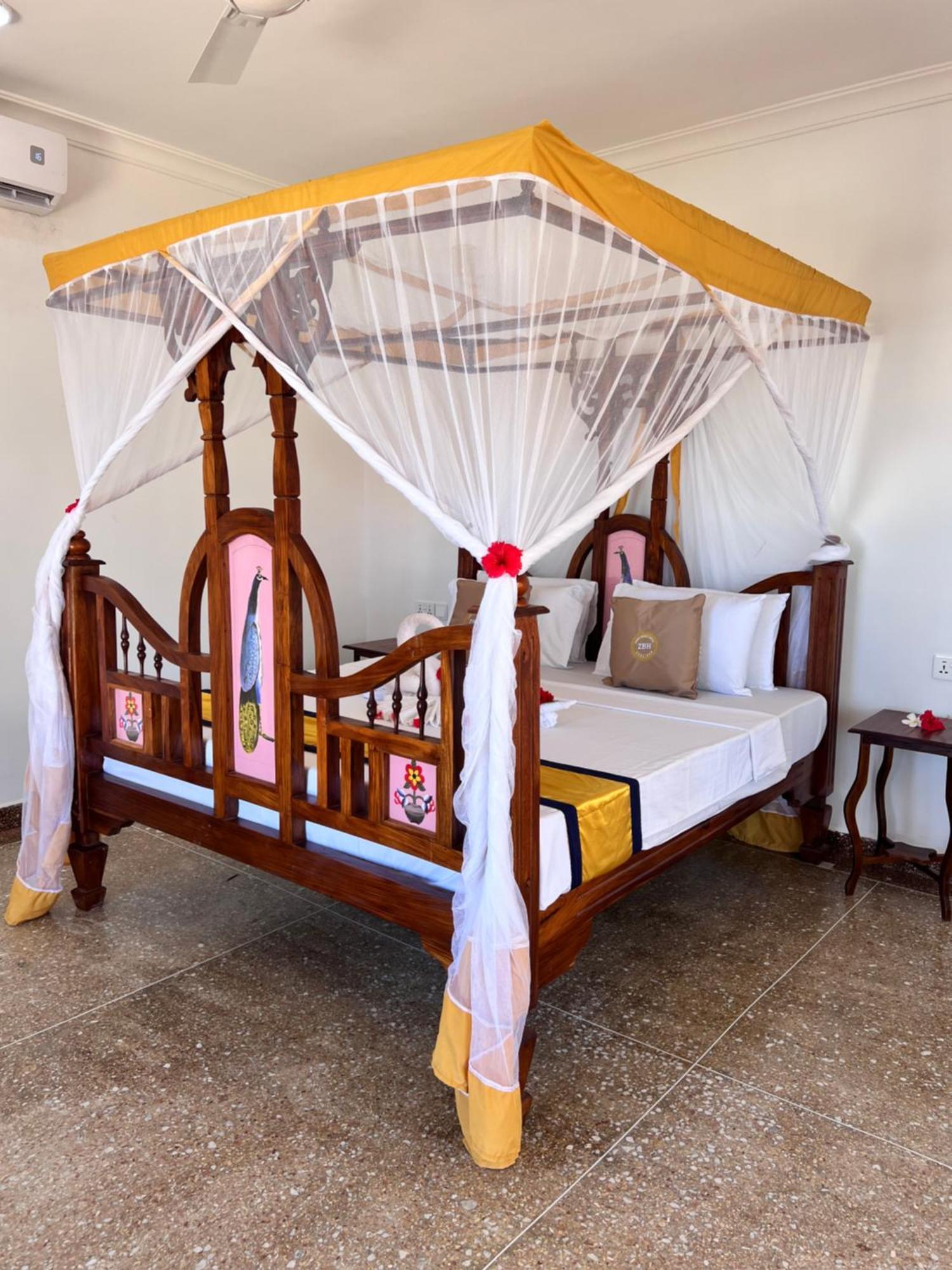 Zamu Hotel 4*