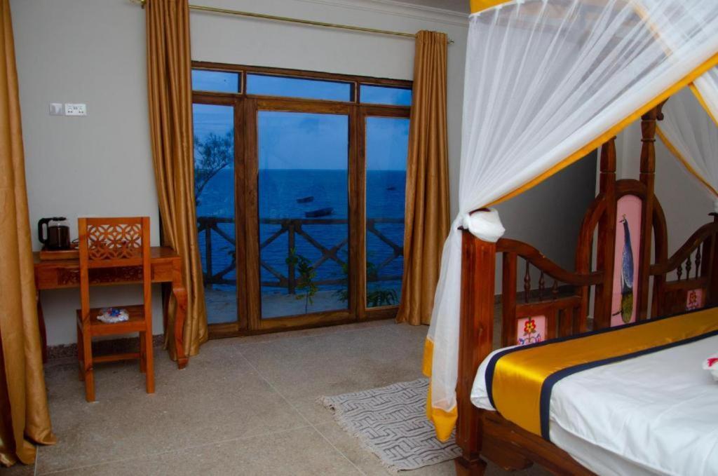 Zamu Hotel 4*